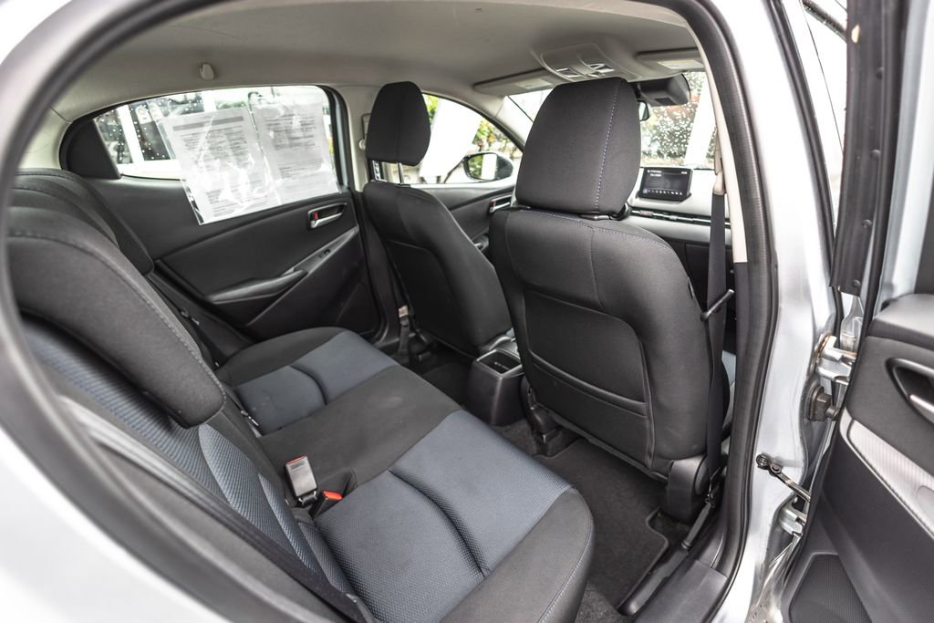 Used 2019 Toyota Yaris L FWD image 29