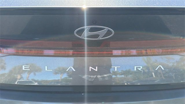 Certified 2025 Hyundai Elantra SEL FWD image 9