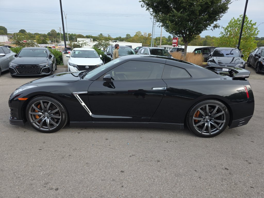 Used 2015 Nissan GT-R Premium AWD/4WD image 7
