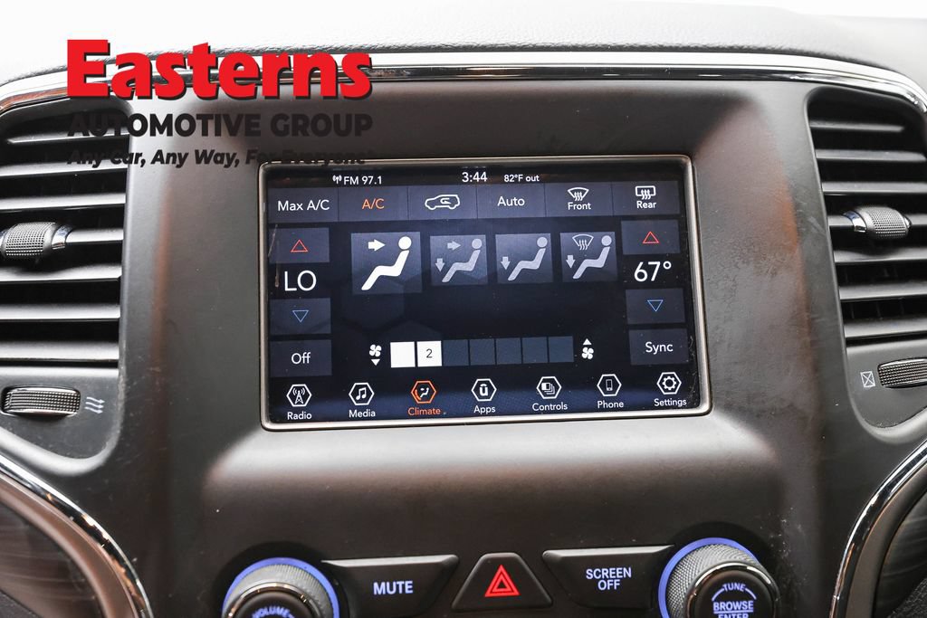Used 2021 Jeep Grand Cherokee Laredo AWD/4WD image 19