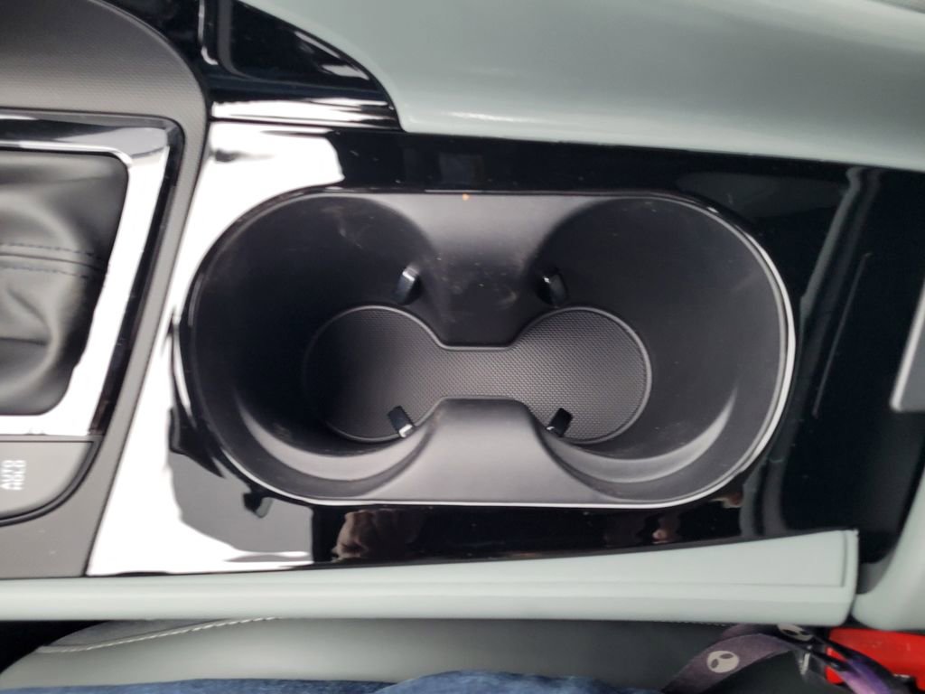 New 2025 Hyundai Elantra Limited image 30