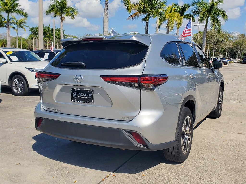 Used 2023 Toyota Highlander XLE image 7