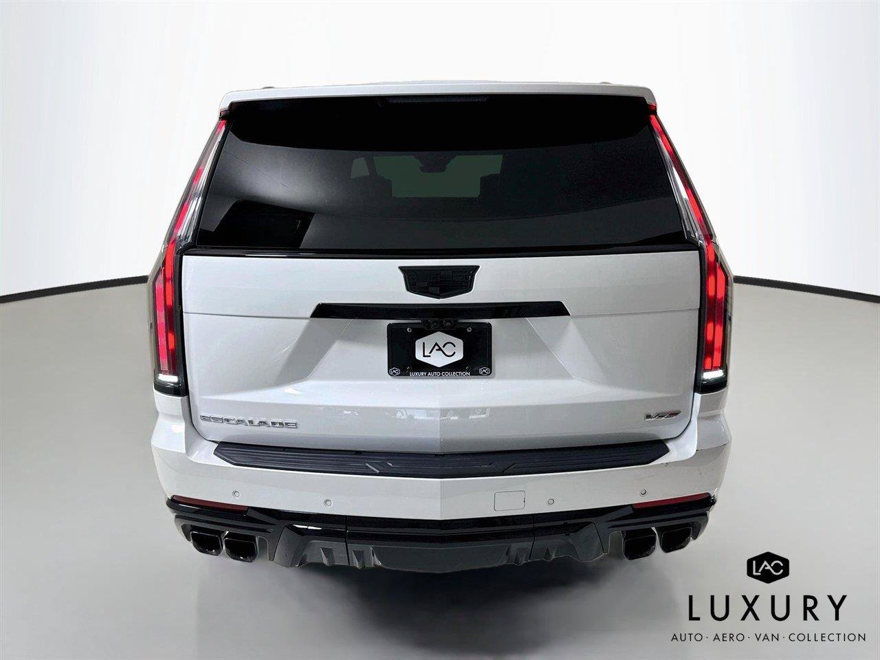 Used 2025 Cadillac Escalade ESV V AWD/4WD image 6