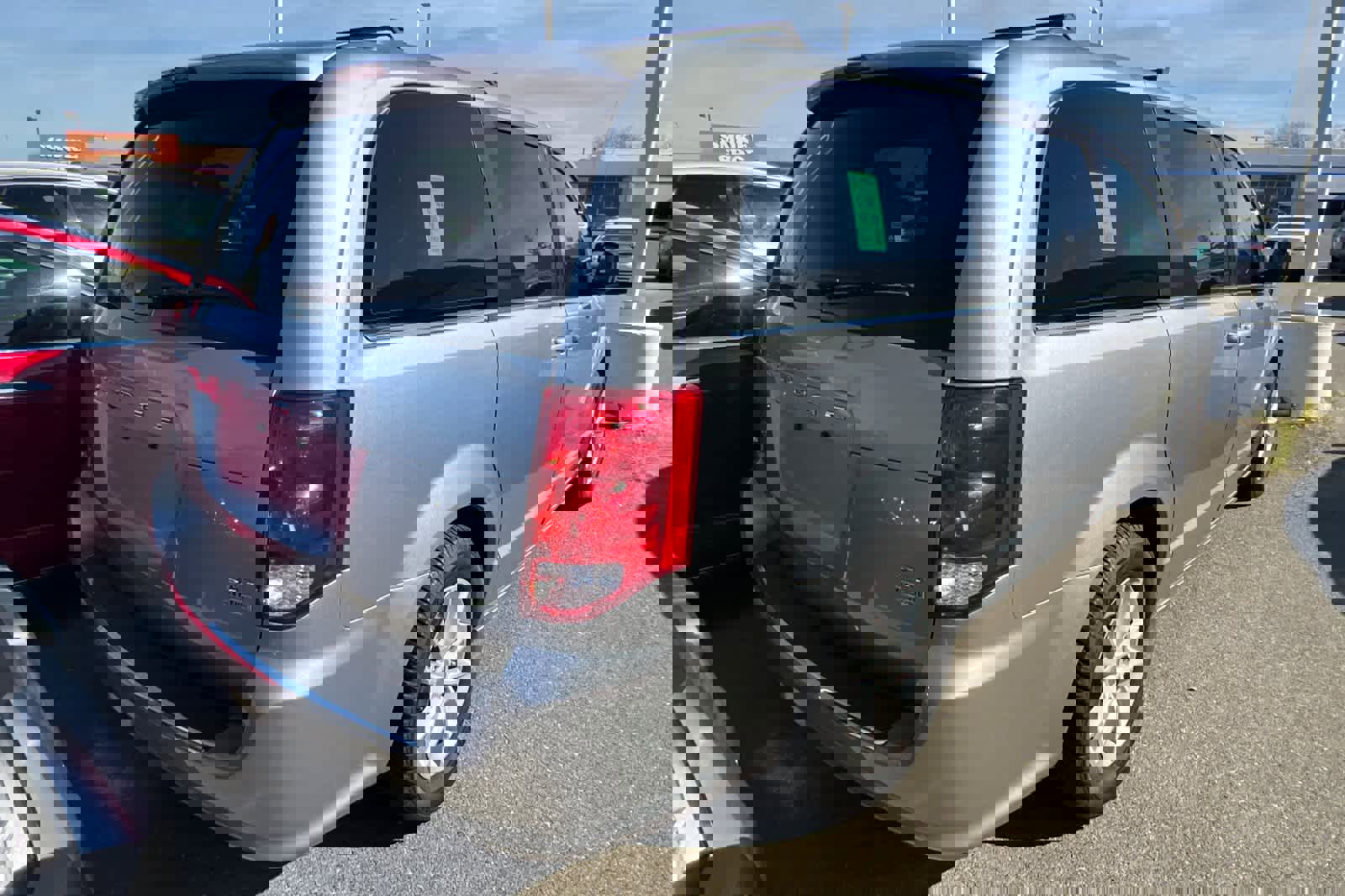 Used 2019 Dodge Grand Caravan SXT image 4