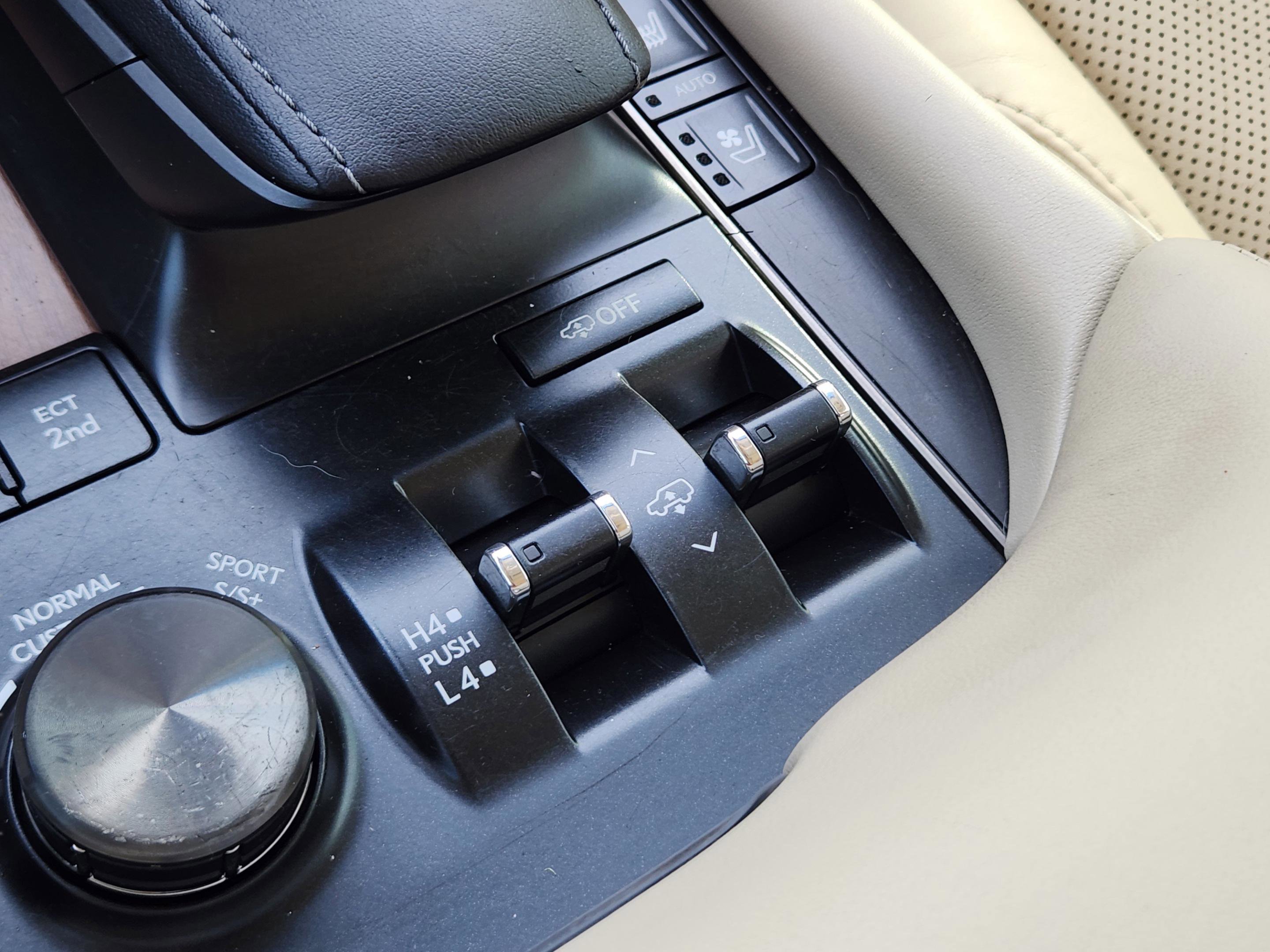 Used 2018 Lexus LX 570 4WD w/ Luxury Package image 17