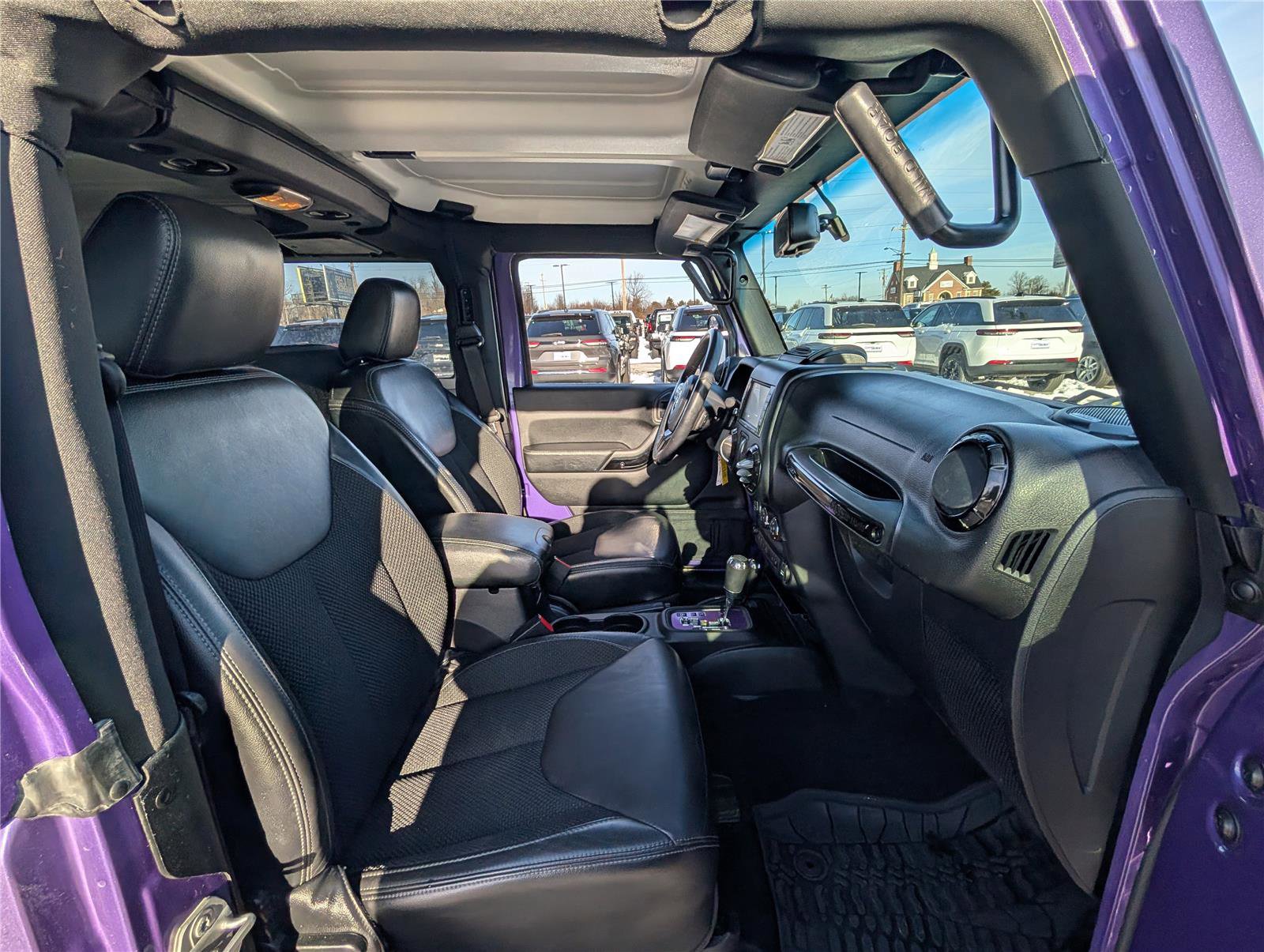 Used 2017 Jeep Wrangler Sahara image 10