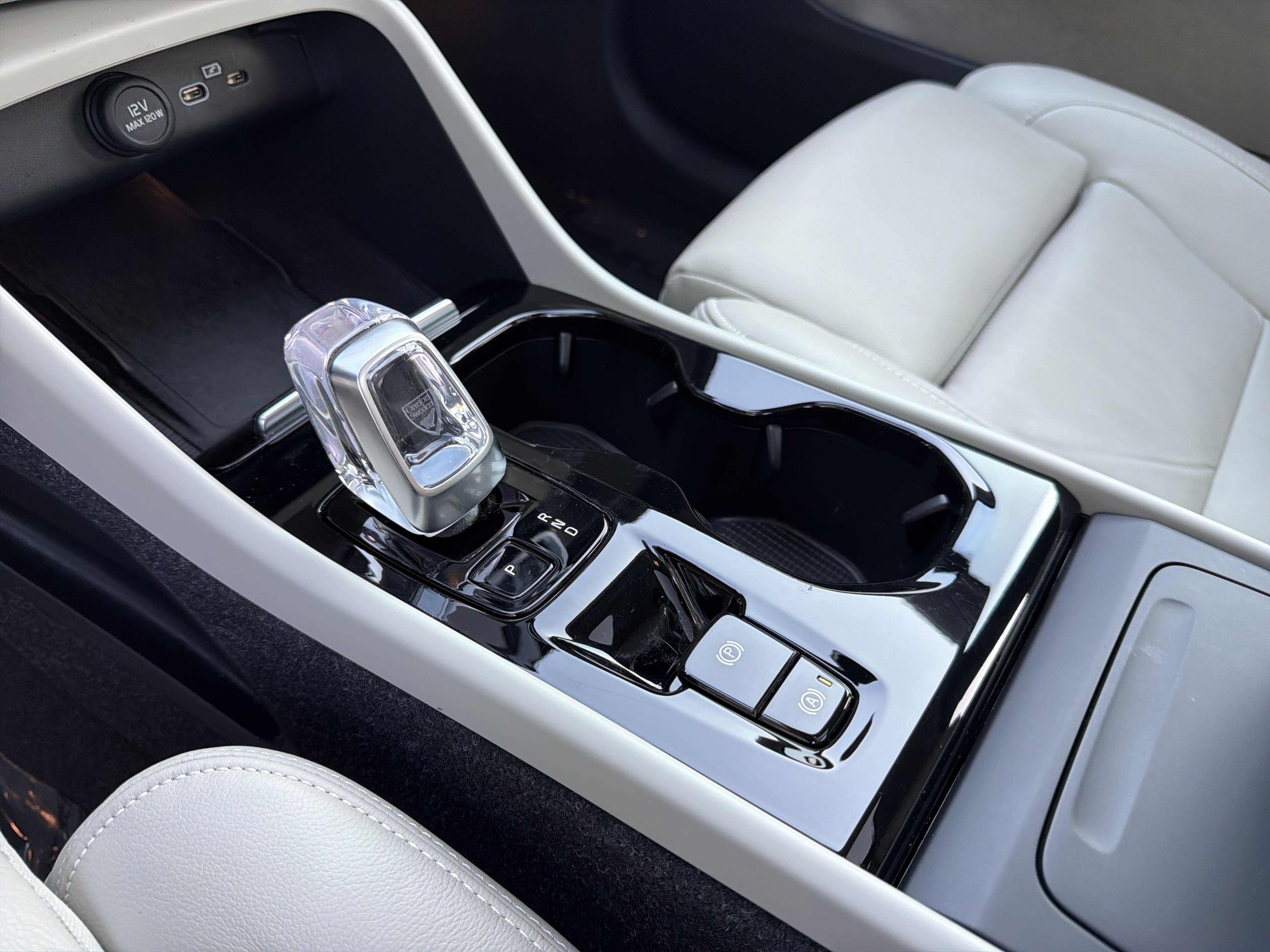 Certified 2023 Volvo XC40 B4 Plus w/ Protection Package Premier FWD image 26