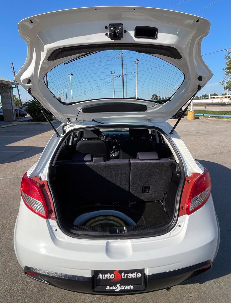 Used 2014 MAZDA MAZDA2 Sport FWD image 9