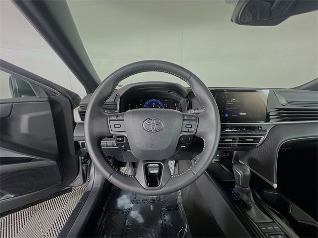 Used 2025 Toyota Camry SE image 13