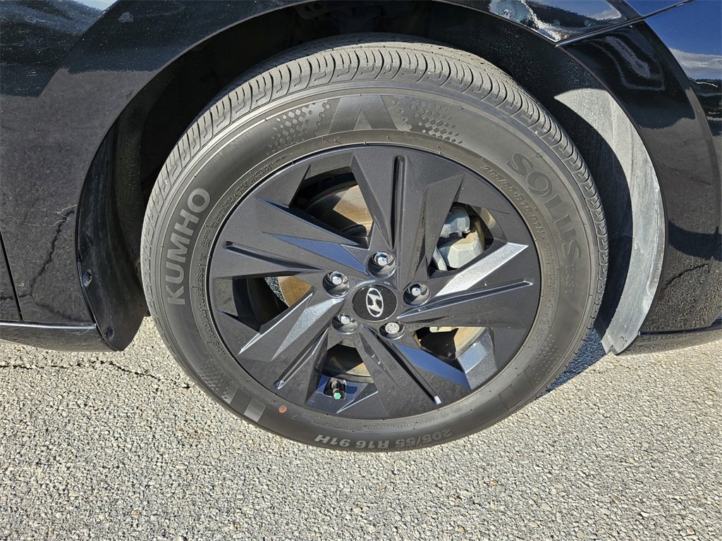 Used 2023 Hyundai Elantra Blue image 35