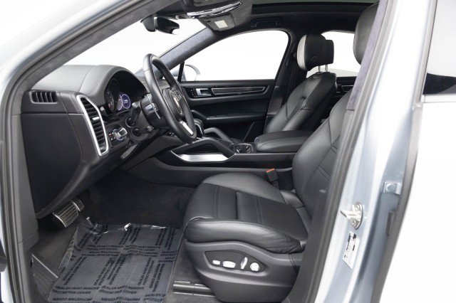 Used 2020 Porsche Cayenne Turbo image 40