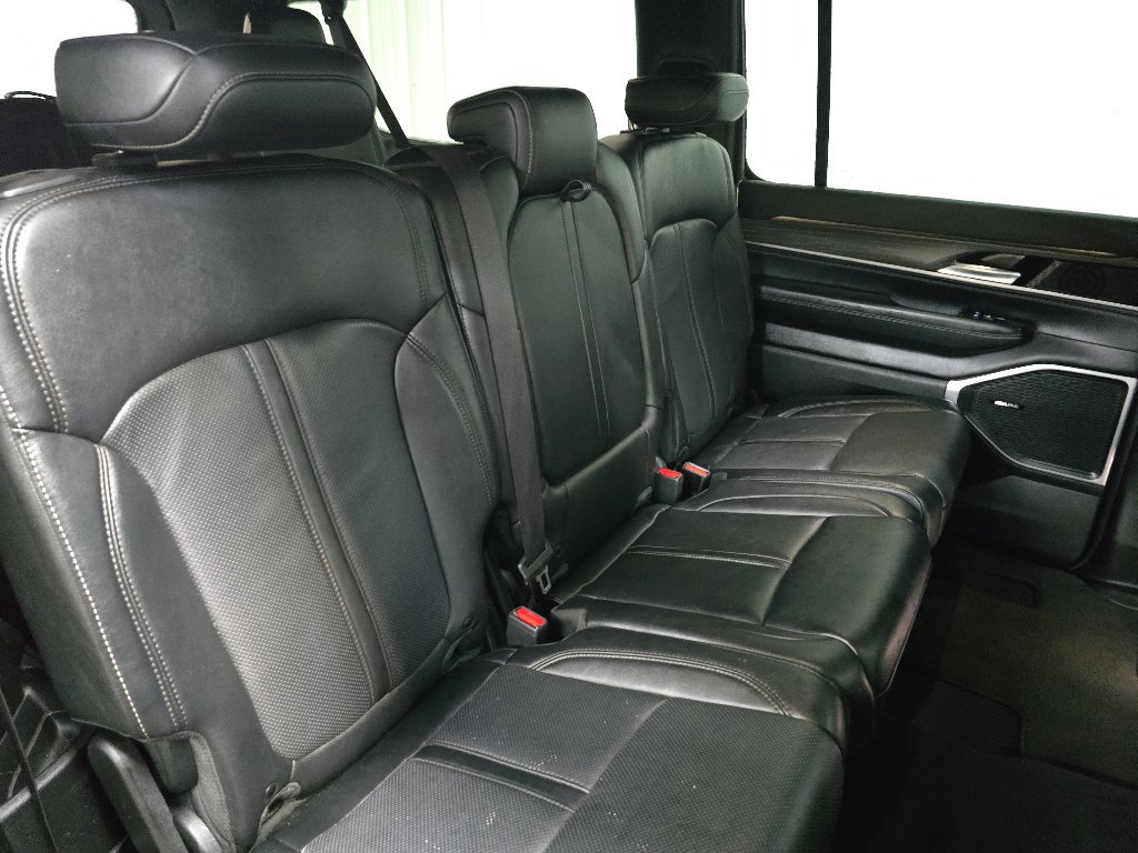 Used 2023 Jeep Wagoneer L Series III w/ Preferred Equipment Group AWD/4WD image 16