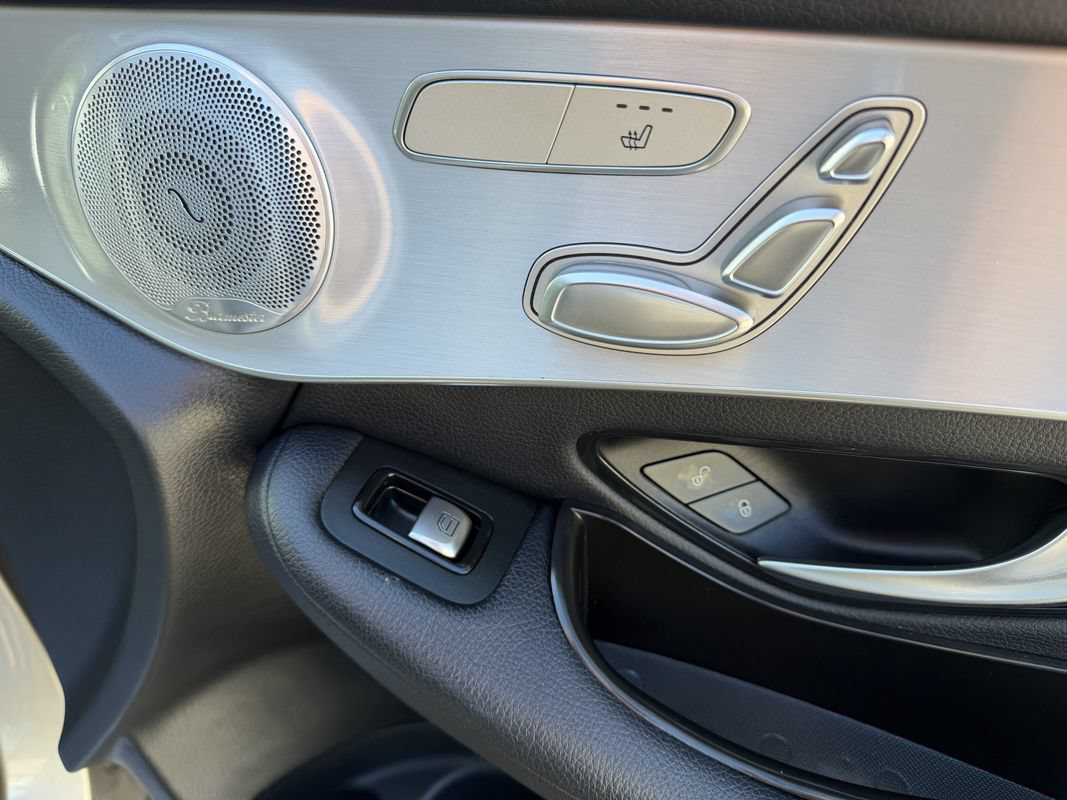 Used 2019 Mercedes-Benz GLC 300 4MATIC w/ Premium Package image 33