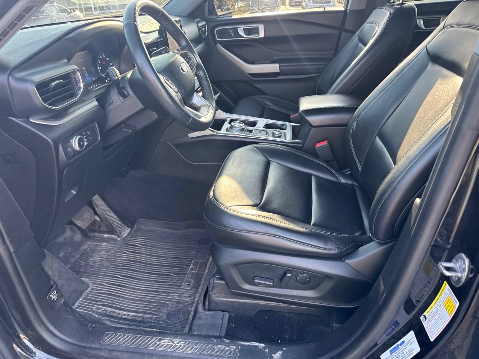 Used 2022 Ford Explorer XLT w/ Equipment Group 202A AWD/4WD image 14