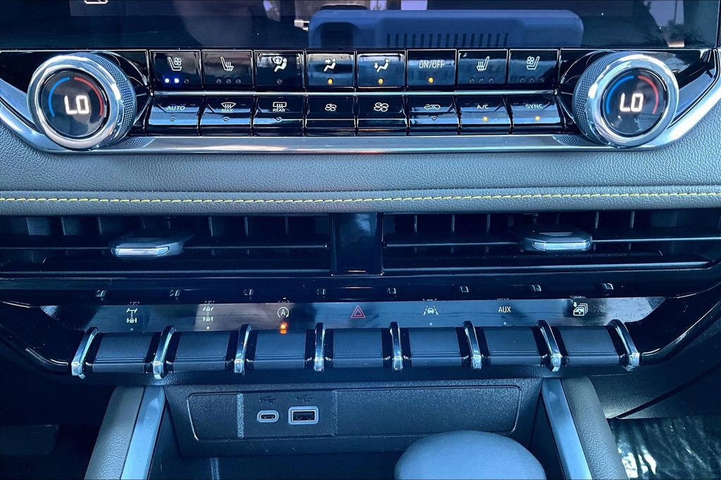 Used 2023 Chevrolet Colorado ZR2 w/ ZR2 Convenience Package III image 26