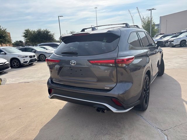 Used 2023 Toyota Highlander XSE FWD image 3