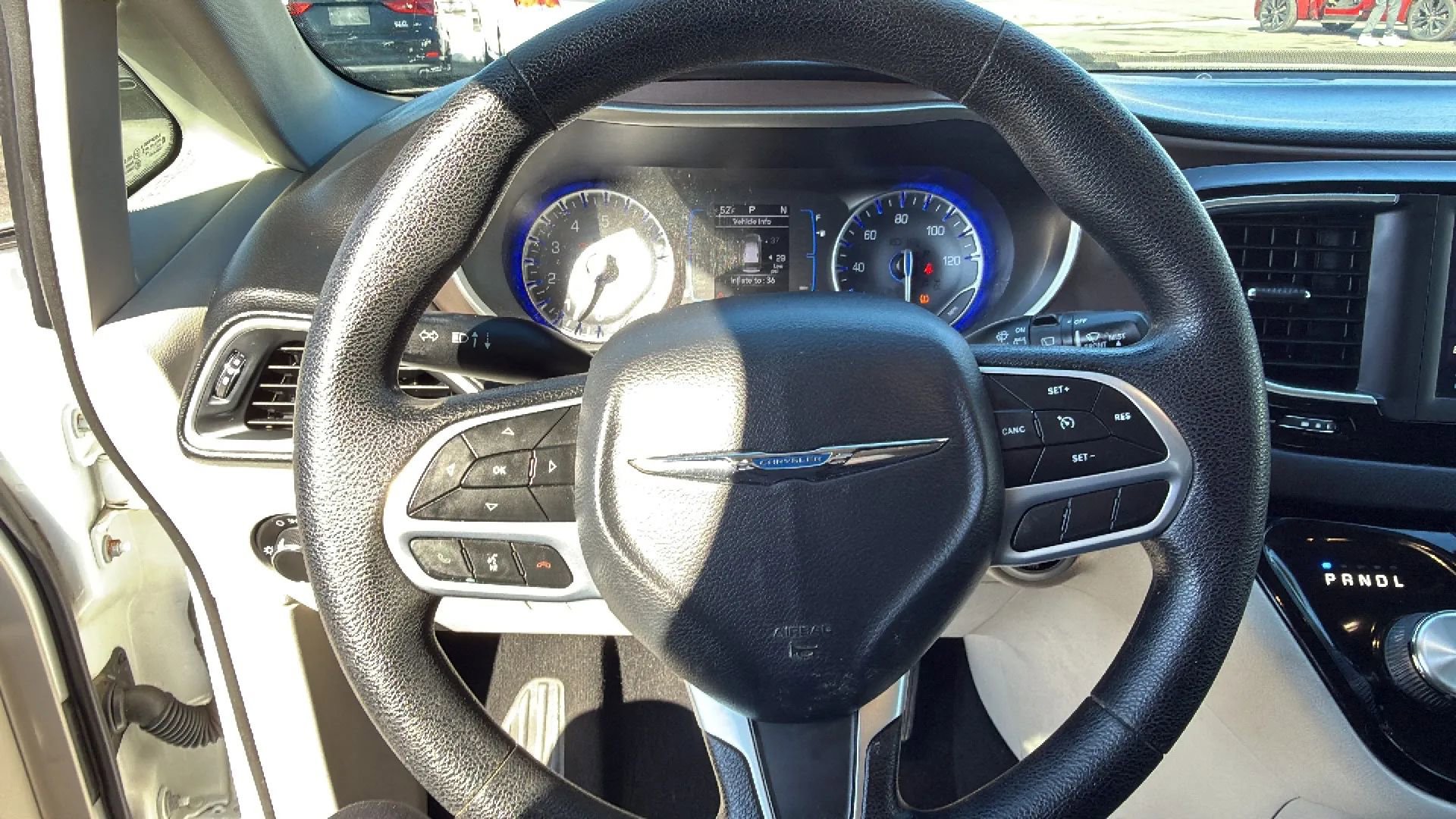 Used 2020 Chrysler Voyager Lxi image 17