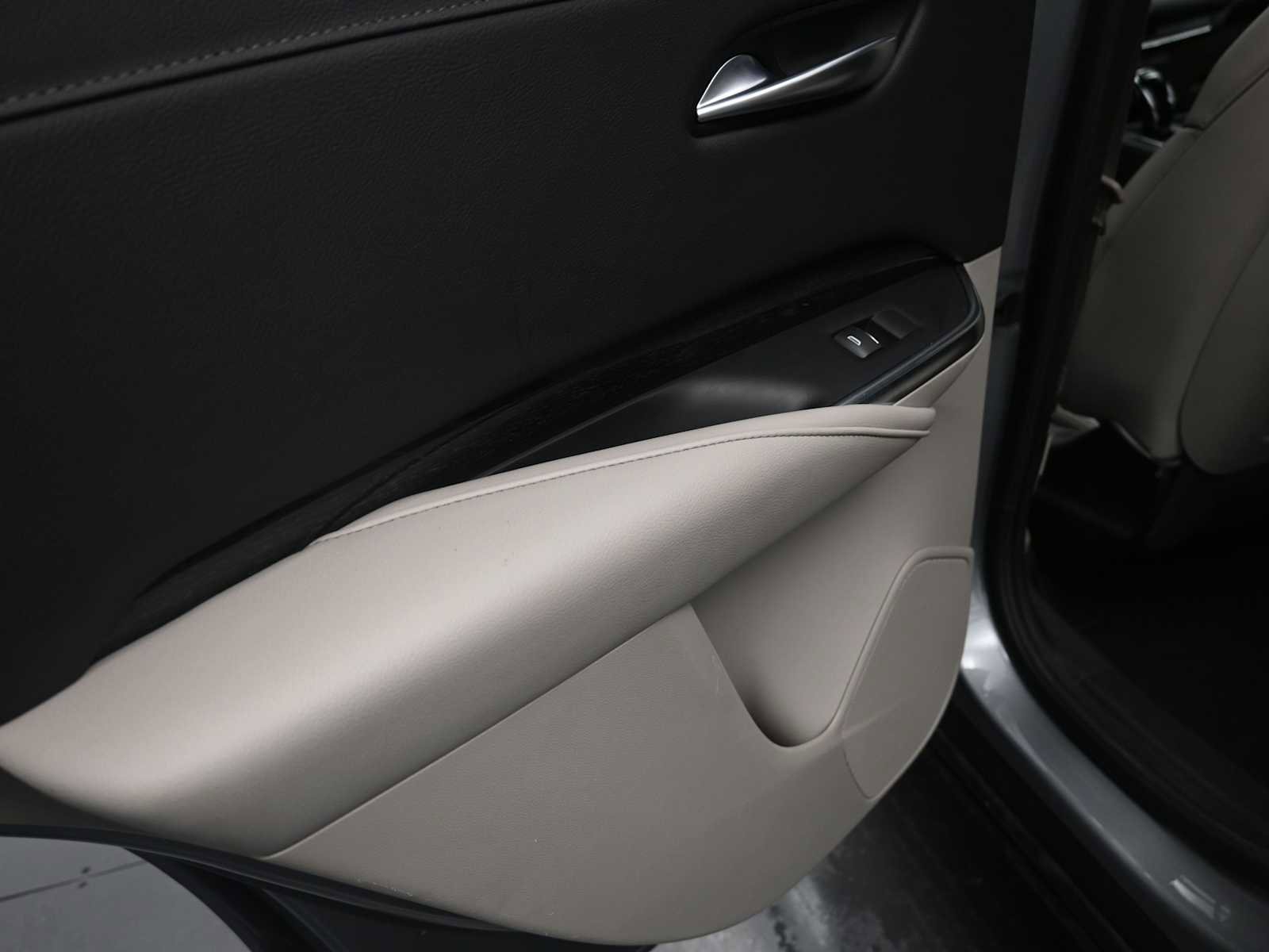 Used 2023 Cadillac XT4 Premium Luxury image 17