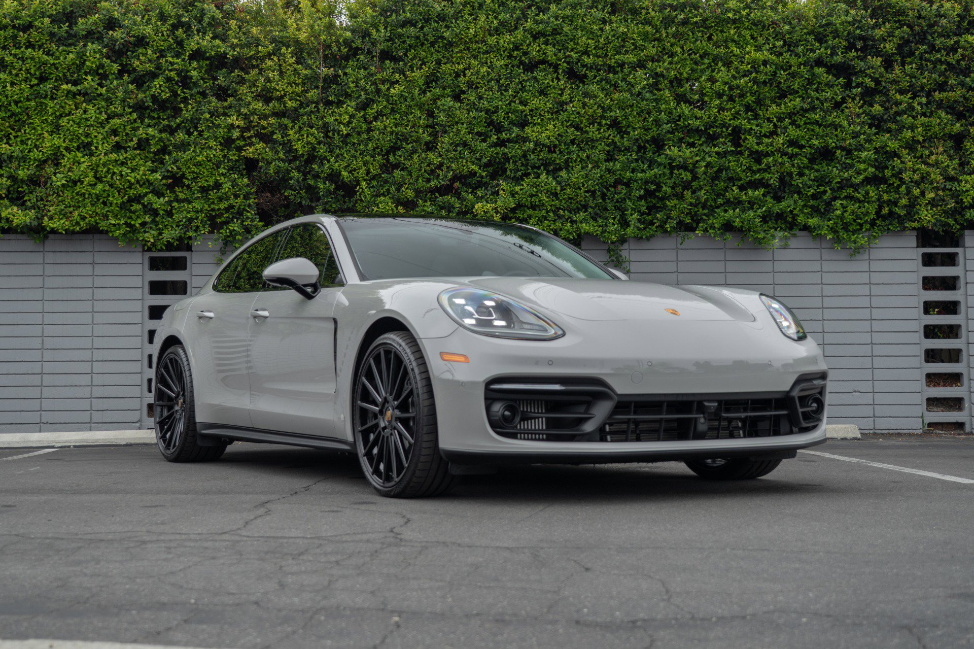 Used 2023 Porsche Panamera 4 Platinum Edition image 14
