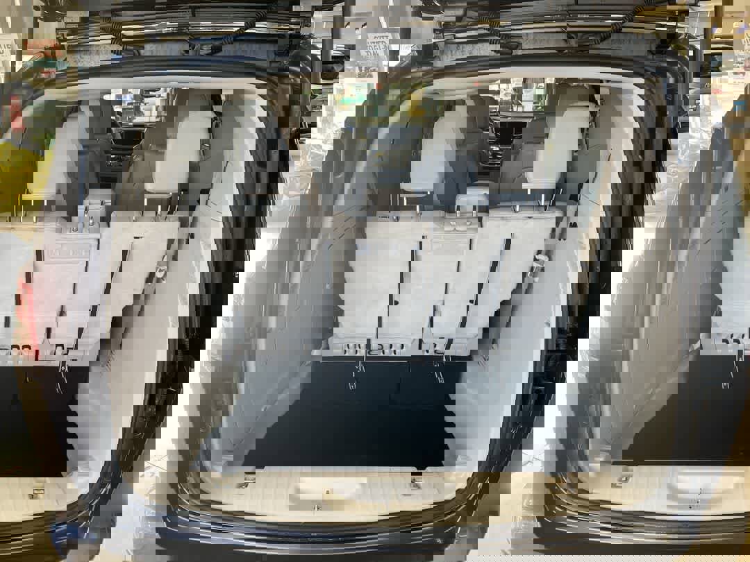 Used 2017 Chrysler Pacifica Premium image 23