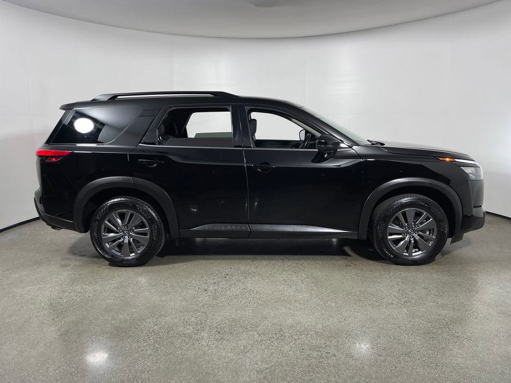 Used 2025 Nissan Pathfinder SV FWD image 2