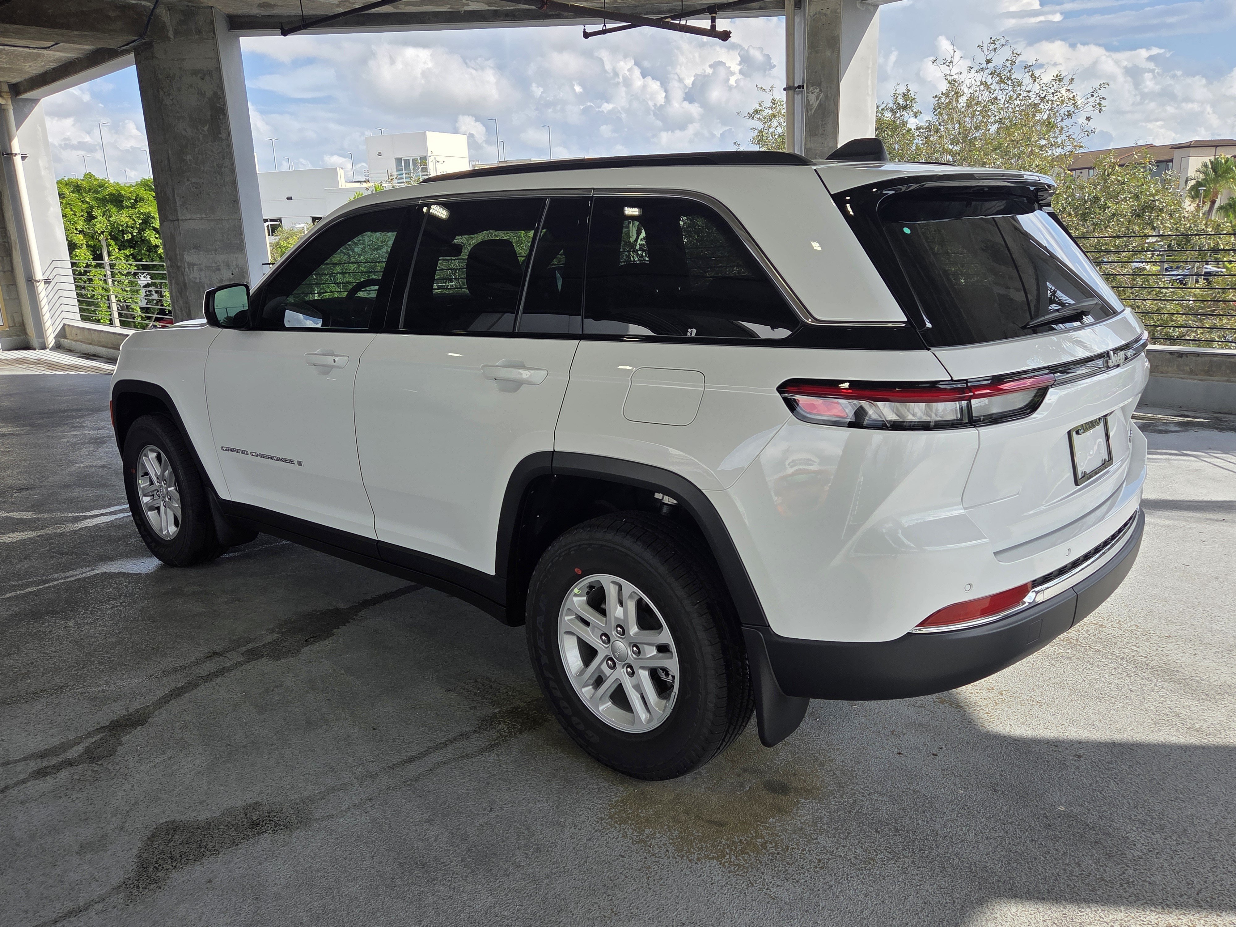 New 2025 Jeep Grand Cherokee Laredo w/ MOPAR Finishing Package RWD image 7