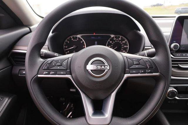 Used 2025 Nissan Altima 2.5 SV FWD image 10