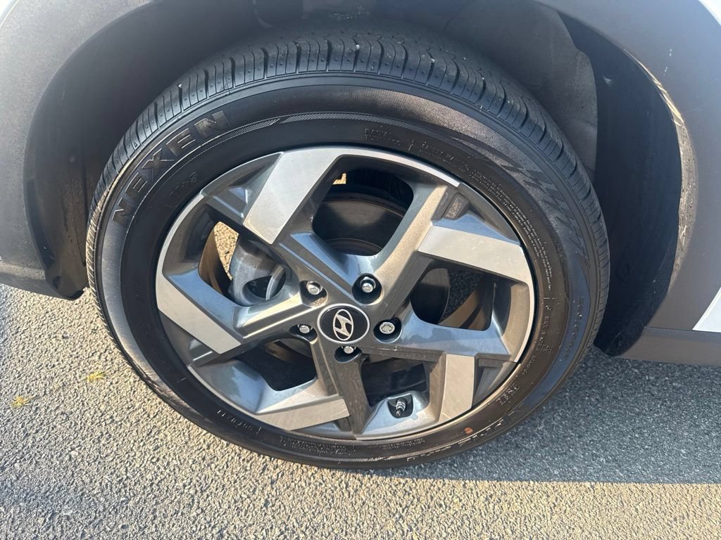 Used 2024 Hyundai Venue Limited FWD image 9