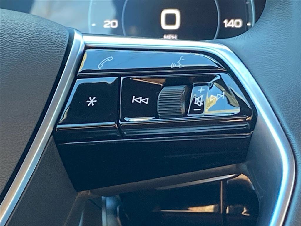 Used 2022 Audi e-tron Premium Plus image 6