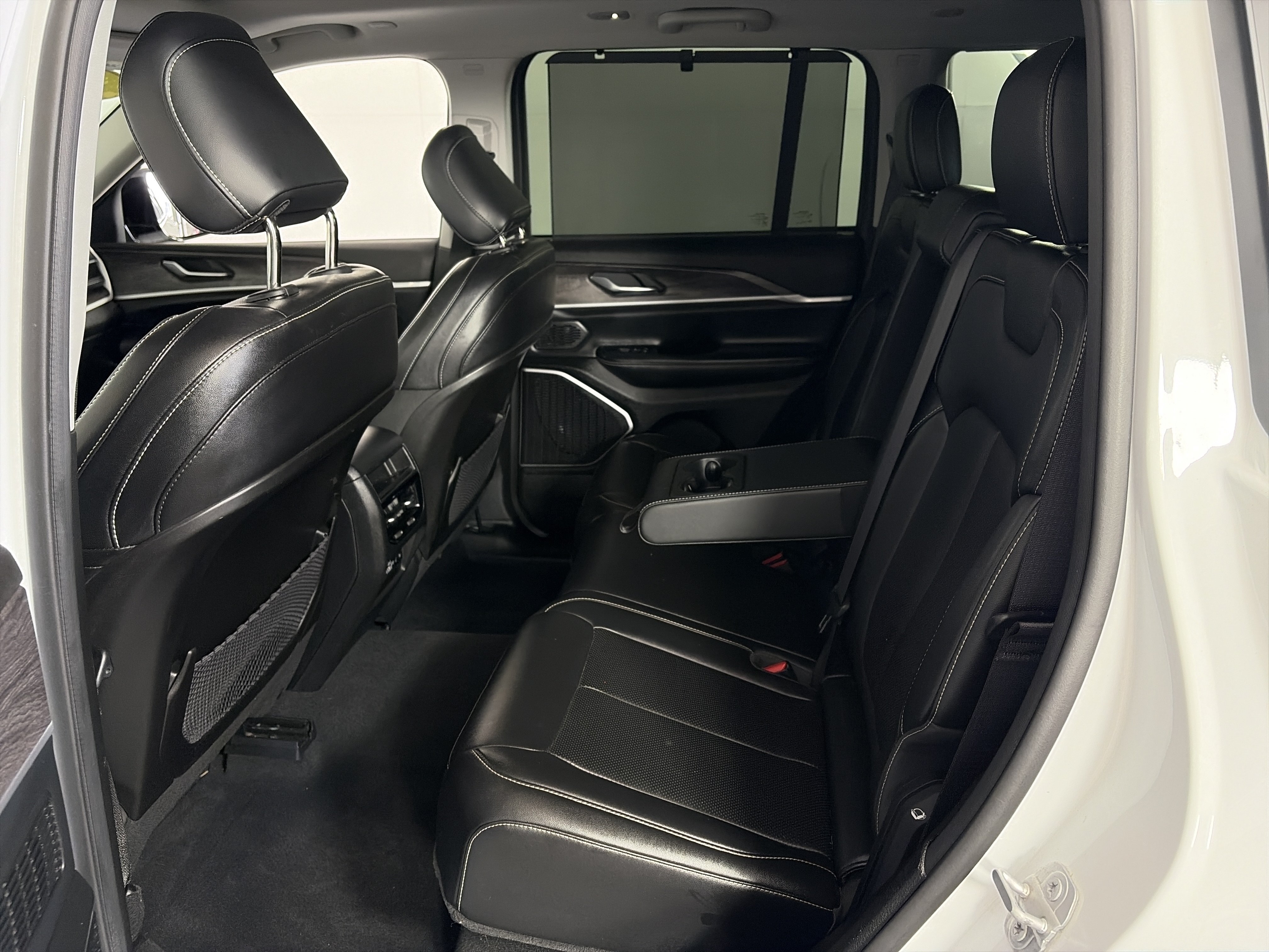 Used 2023 Jeep Grand Cherokee 4WD 4xe w/ Luxury Tech Group II image 7
