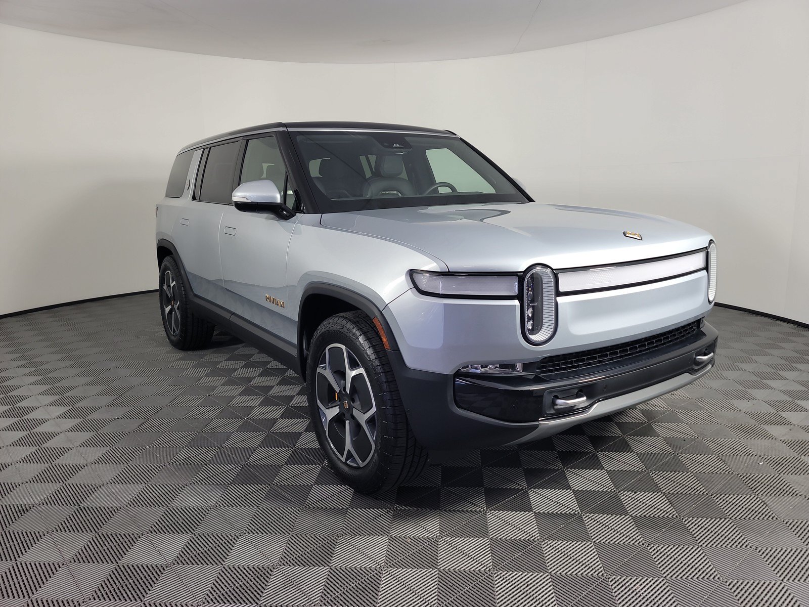Used 2024 Rivian R1S Adventure AWD/4WD image 7