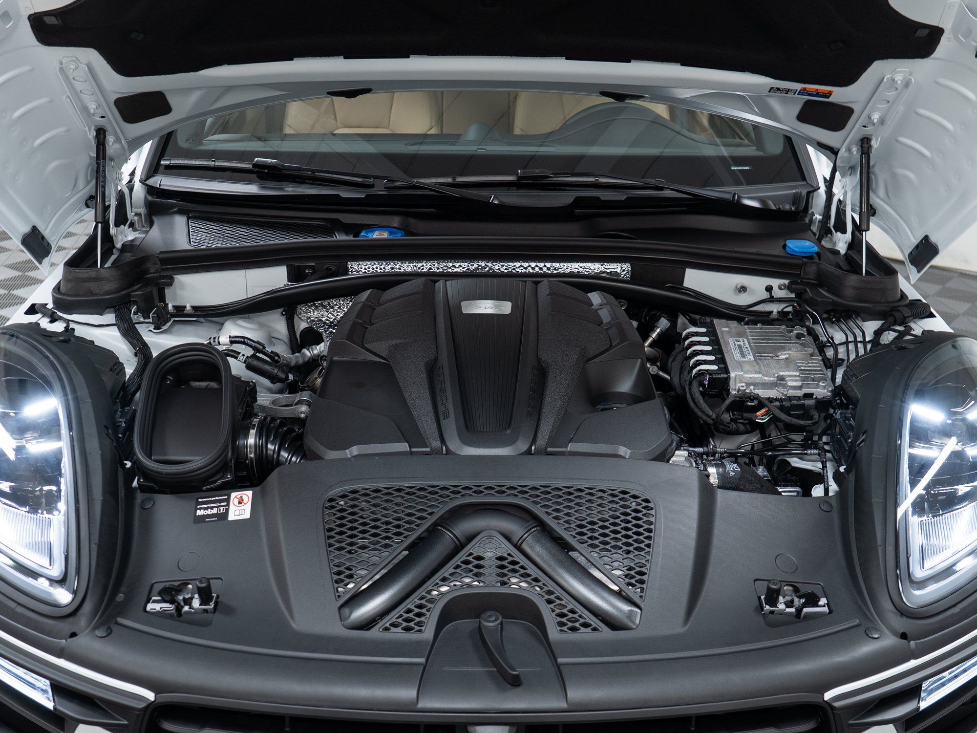New 2026 Porsche Macan S AWD/4WD image 14