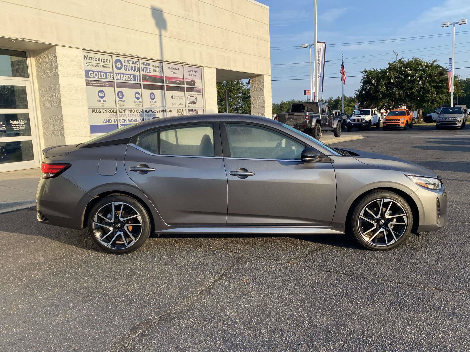 Used 2025 Nissan Sentra SR FWD image 10