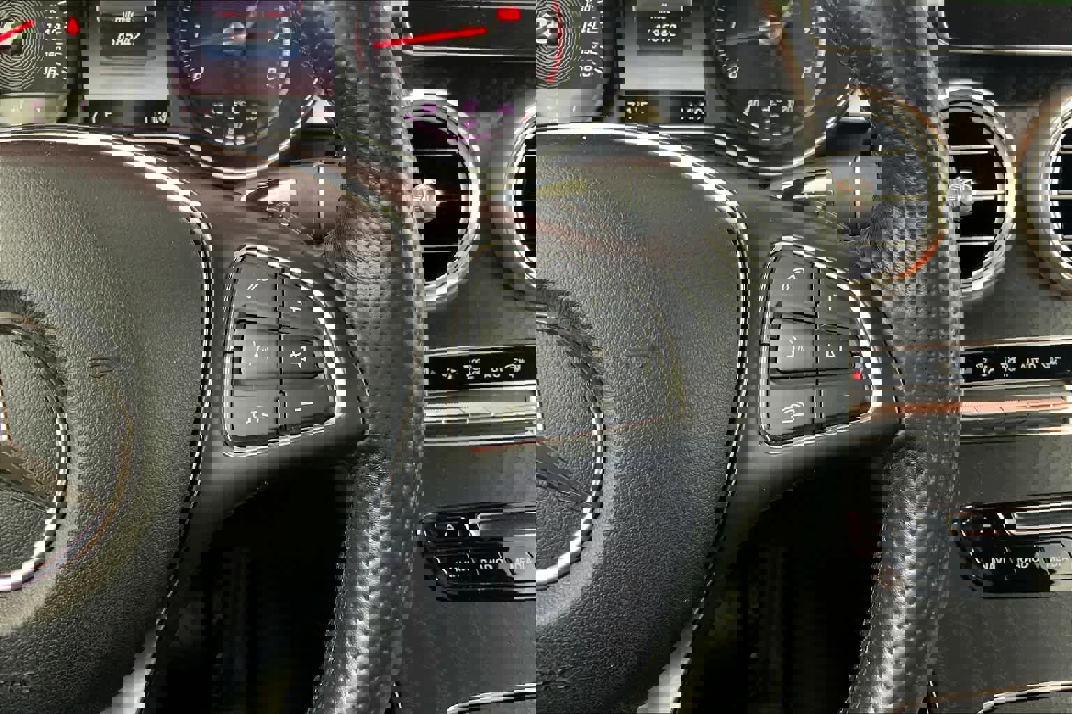 Used 2017 Mercedes-Benz GLC 300 4MATIC image 23