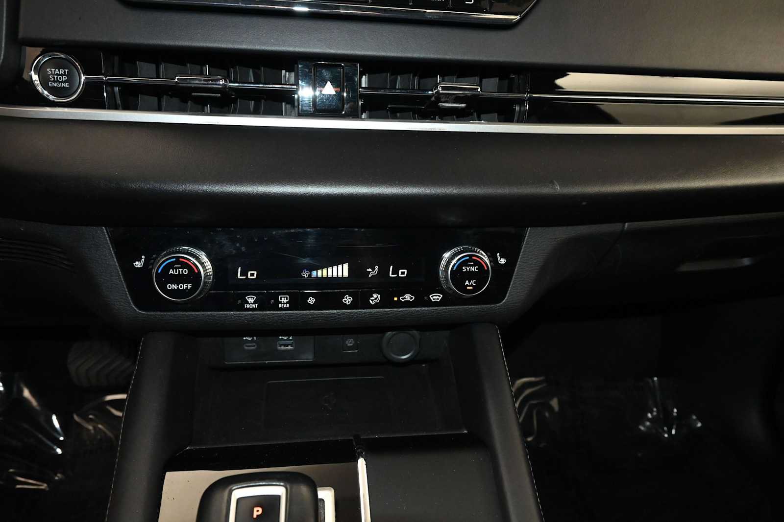 Used 2024 Mitsubishi Outlander SE AWD/4WD image 14