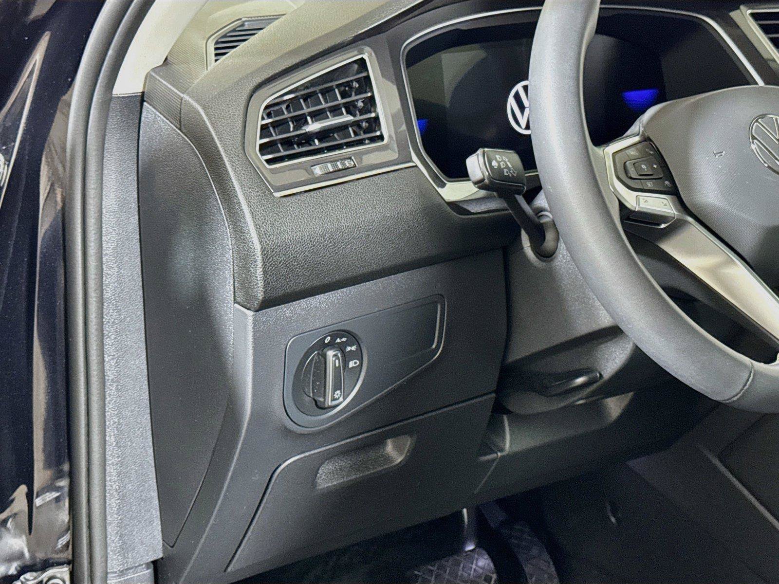 Used 2023 Volkswagen Tiguan SE FWD image 8