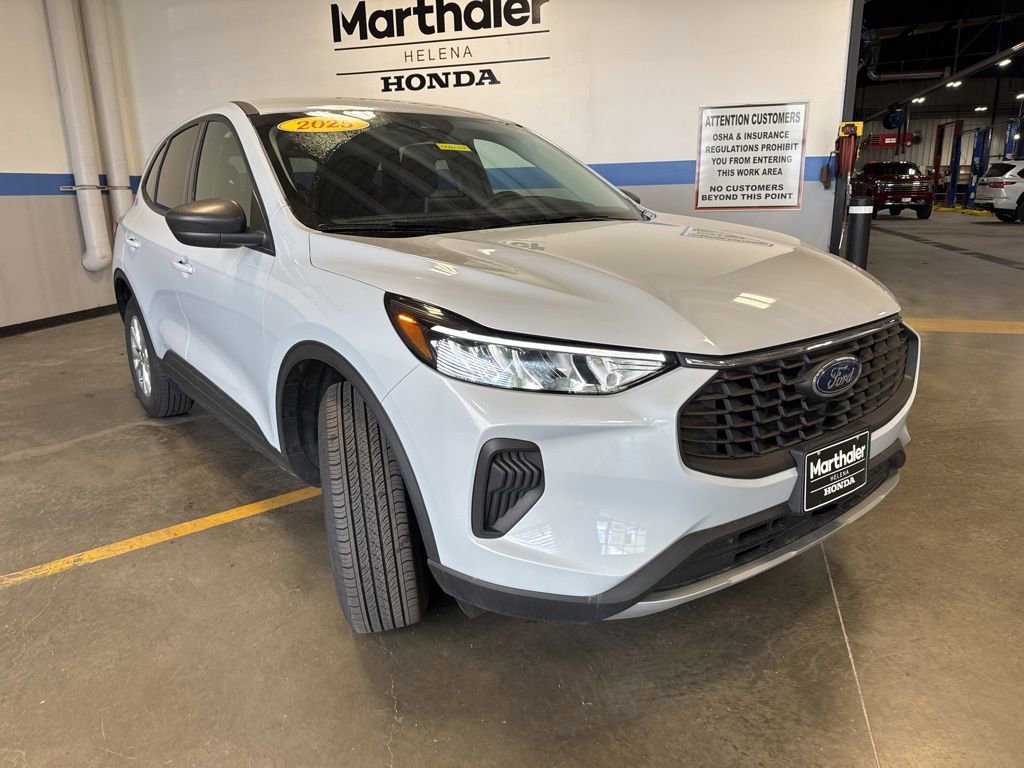 Used 2025 Ford Escape Active AWD/4WD image 3
