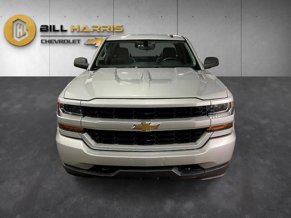 Used 2018 Chevrolet Silverado 1500 Custom w/ Custom Value Package image 8