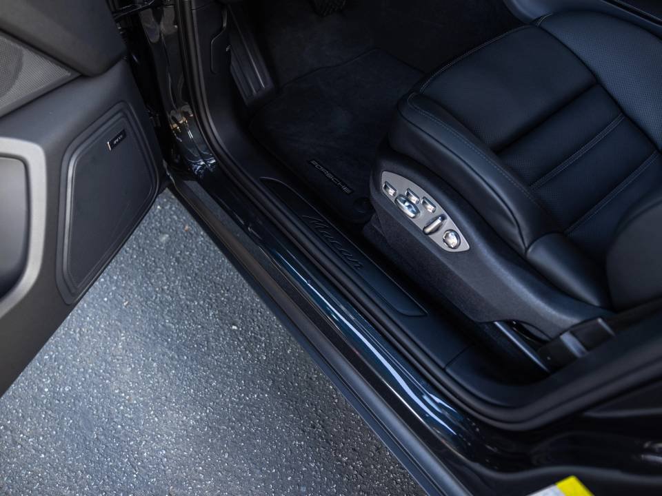 Certified 2026 Porsche Macan AWD/4WD image 41