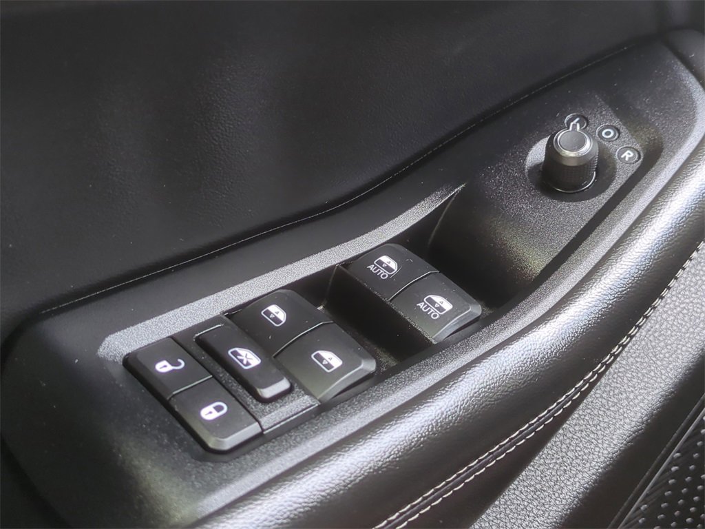 Certified 2023 Jeep Grand Cherokee L Laredo image 24