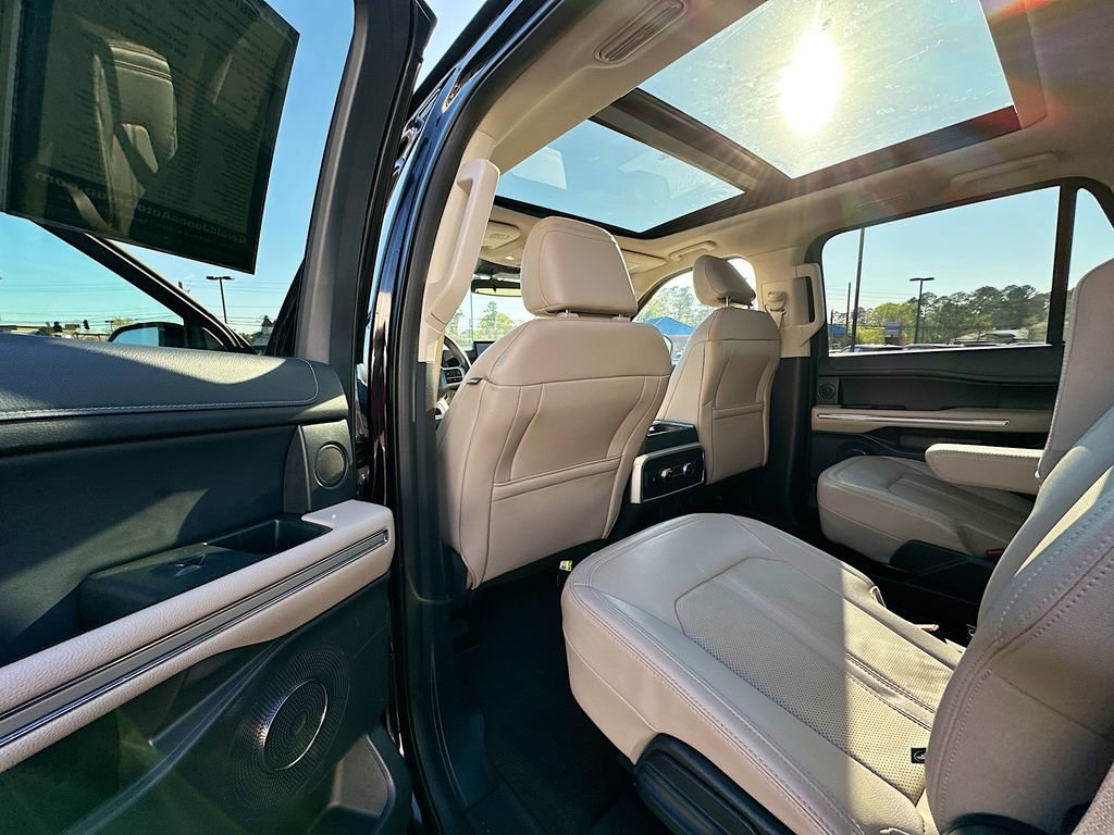 Used 2024 Ford Expedition Limited image 17