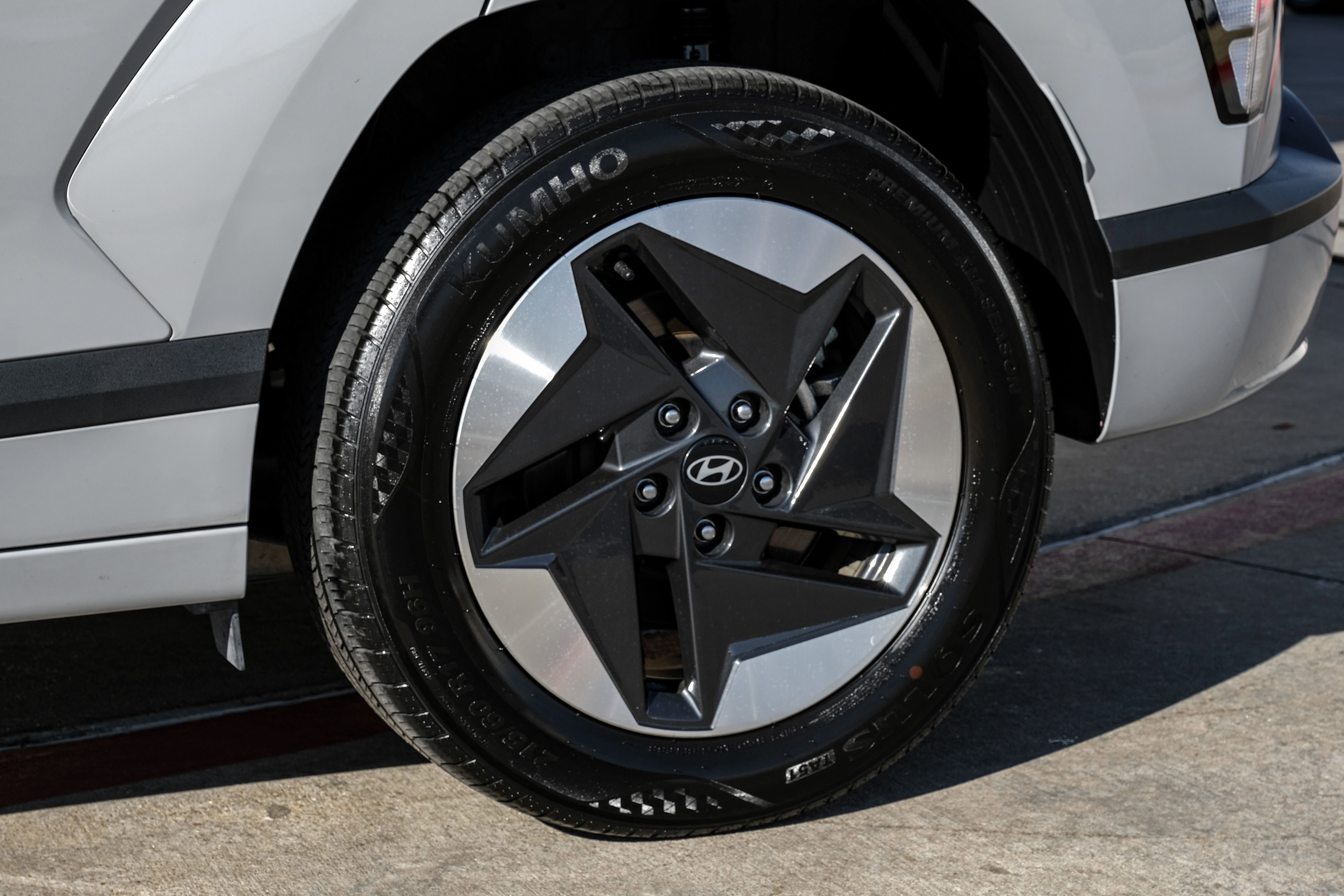 Used 2025 Hyundai Kona SEL FWD image 50