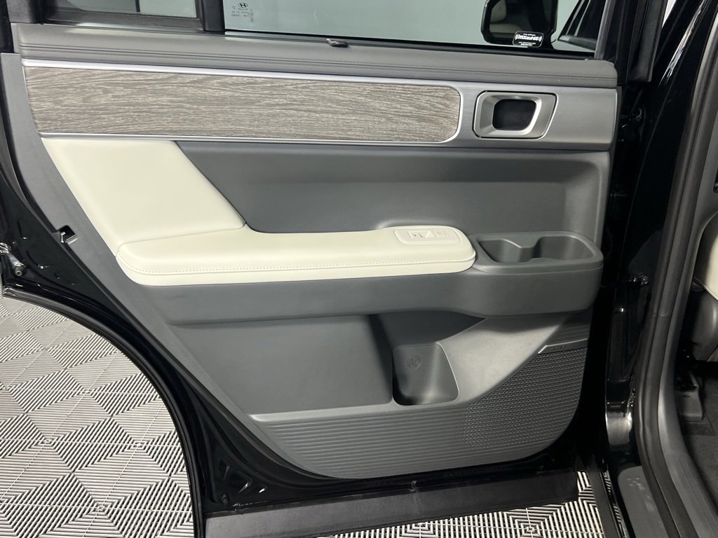 Used 2024 Hyundai Santa Fe Limited image 32