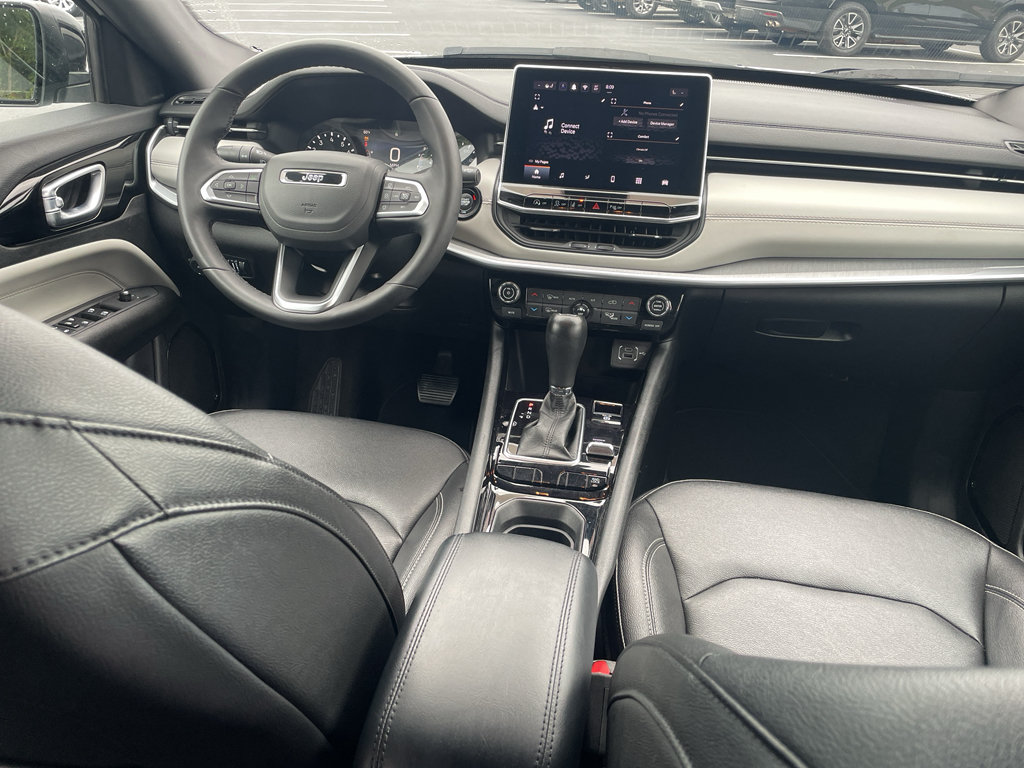 Used 2025 Jeep Compass Limited AWD/4WD image 11