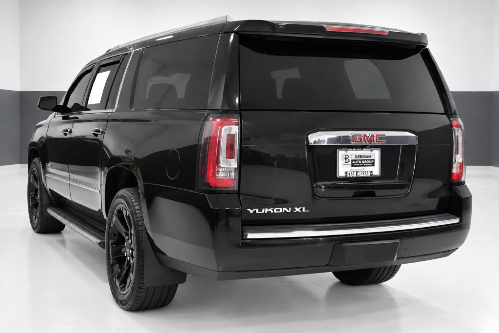 Used 2017 GMC Yukon XL Denali w/ Open Road Package AWD/4WD image 3