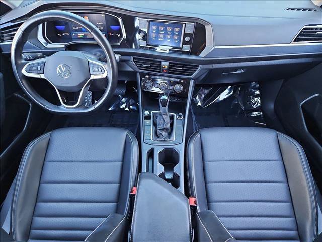 Used 2022 Volkswagen Jetta SE w/ Panoramic Sunroof Package FWD image 16