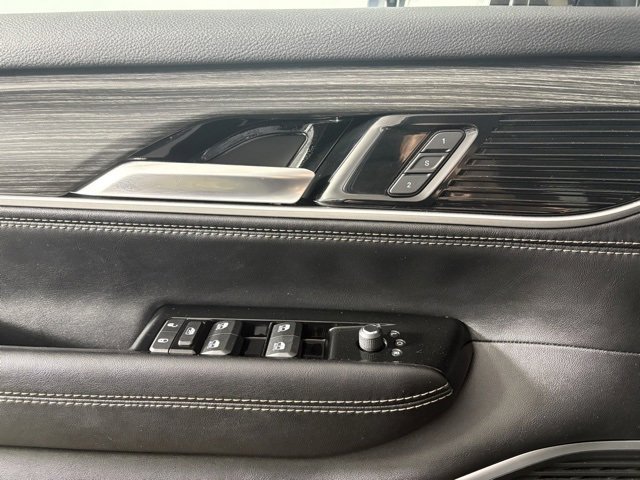 Used 2024 Jeep Wagoneer L Series II w/ Flexible Seating Group image 19