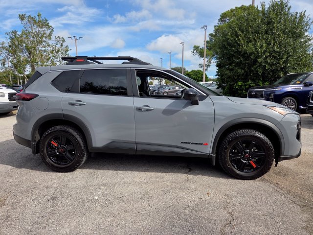 Used 2025 Nissan Rogue SV AWD/4WD image 8