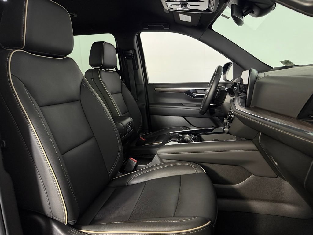 Used 2026 Chevrolet Suburban Premier AWD/4WD image 37