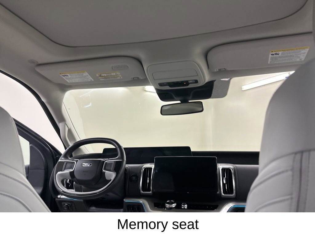 Used 2025 Ford Expedition Platinum image 25